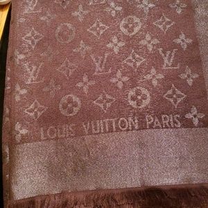 Pre own Louis Vuitton shawl in good condition